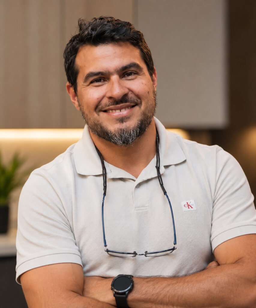 Mobilinea custom furniture team member in Costa Rica